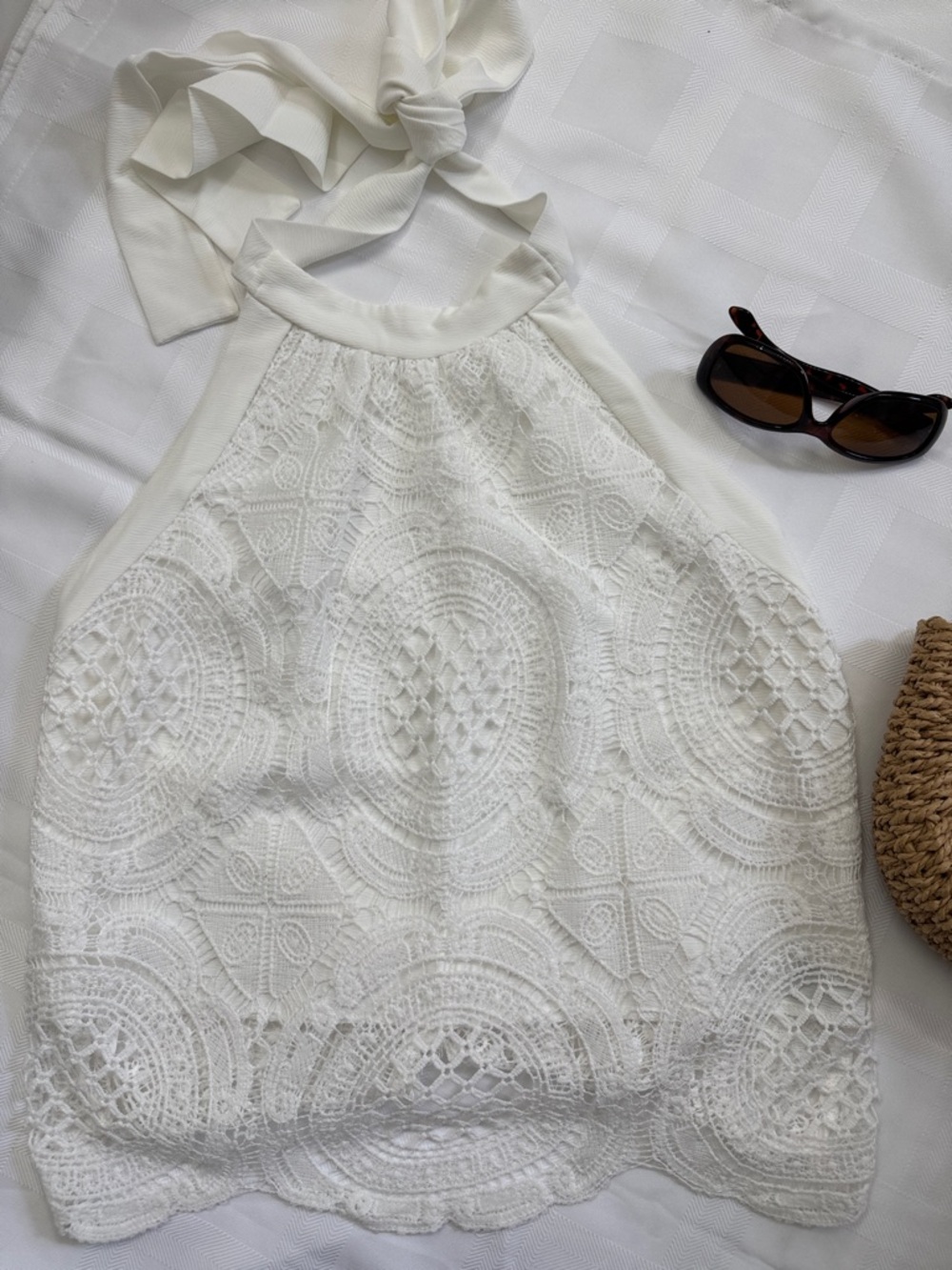 NWOT SHEIN White Crochet Halter Camisole Top. V Back. Size Medium. - Picture 3 of 9